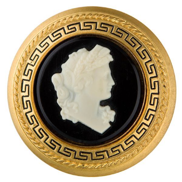 GONE WITH THE WIND “SCARLET’S CAMEO BROOCH” PREMIUM, IN HIGH GRADE.