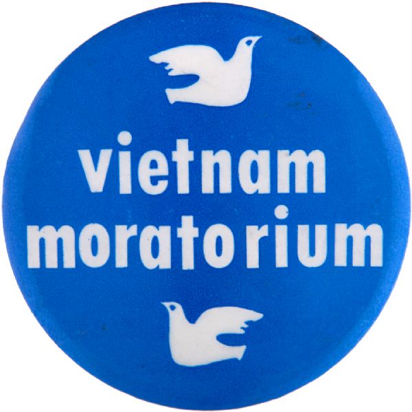 “VIETNAM MORATORIUM” SCARCE LARGE BUTTON WITH PEACE DOVES.    