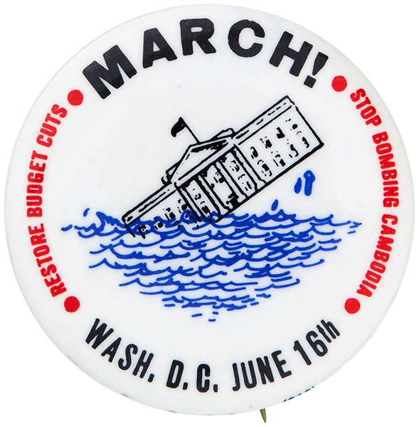 VIETNAM PROTEST BUTTON WITH CURL NAMING “VIETNAM PEACE PARADE COMM.”