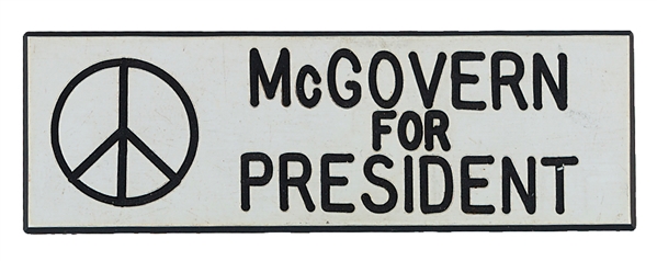 McGOVERN FOR PRESIDENT 1972 RARE PLASTIC BADGE WITH PEACE SYMBOL BUTTON.