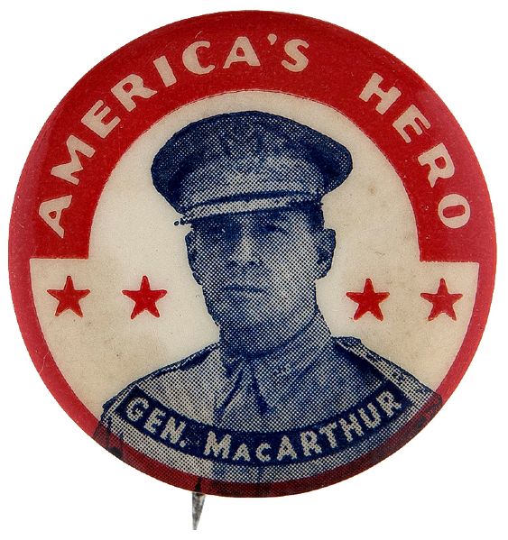 “AMERICA’S HERO GEN. MacARTHUR” CLASSIC WORLD WAR II BUTTON.     