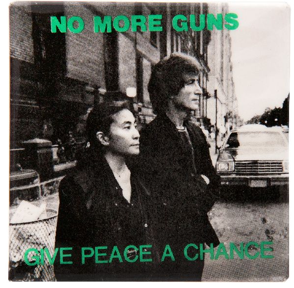 LENNON & YOKO “NO MORE GUNS – GIVE PEACE A CHANCE” 1981 BUTTON.