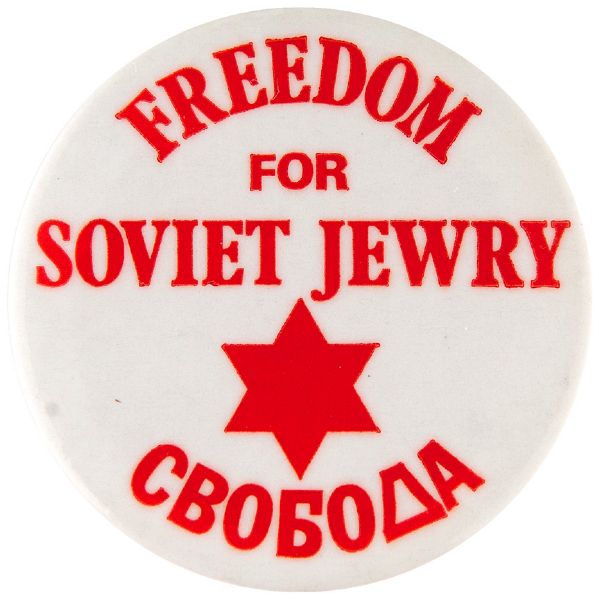 “FREEDOM FOR SOVIET JEWRY” MID 1970s JEWISH CAUSE BUTTON.