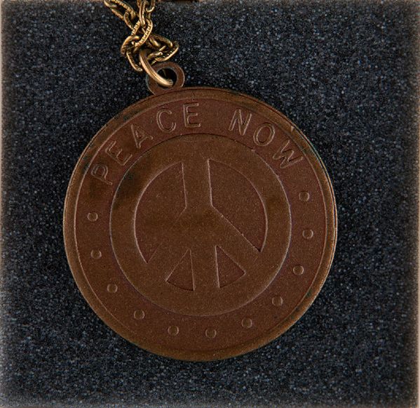 MARTIN LUTHER KING AND PEACE NOW MEDALLION ON CHAIN BOXED CIRCA 1968.