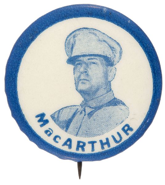 “MacARTHUR” BLUE PORTRAIT IN UNIFORM WORLD WAR II BUTTON.