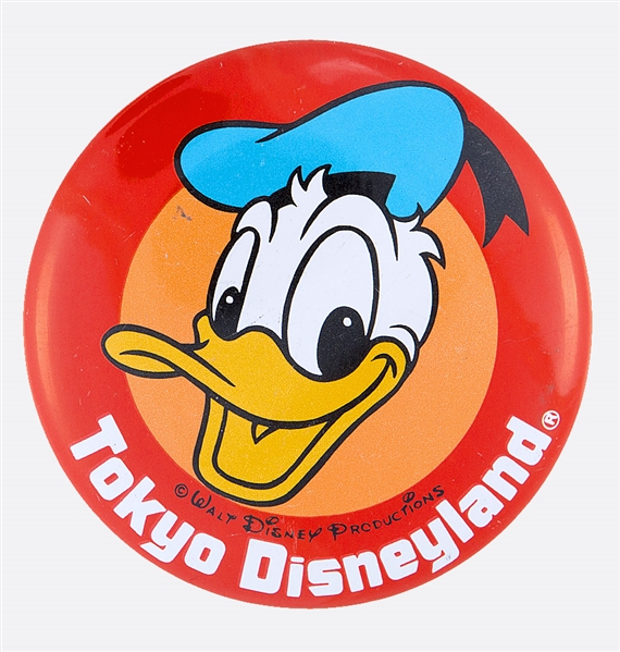 TOKYO DISNEYLAND WITH DONALD DUCK OFFICIAL DISNEY LITHO BUTTON.