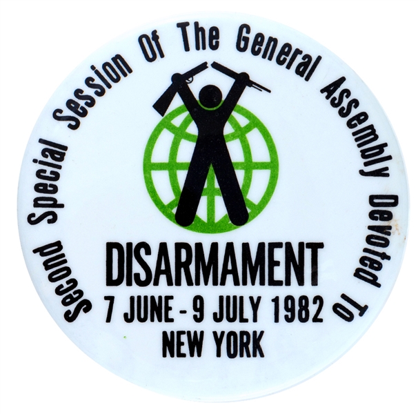 U.N. SECOND SPECIAL SESSION OF THE GENERAL ASSEMBLY DEVOTED TO DISARMAMENT 1982 BUTTON.